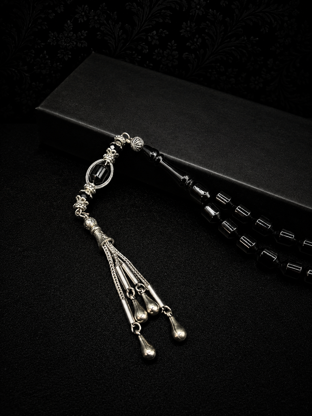 Black Katalin Tesbih – Alloy Tassel – Edged Capsule Cut