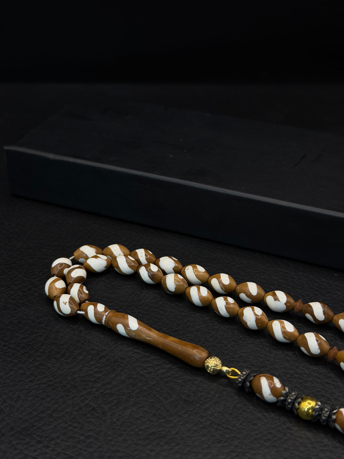 Kuka Tesbih – Mine Inserted Alloy Tassel | Oval Cut