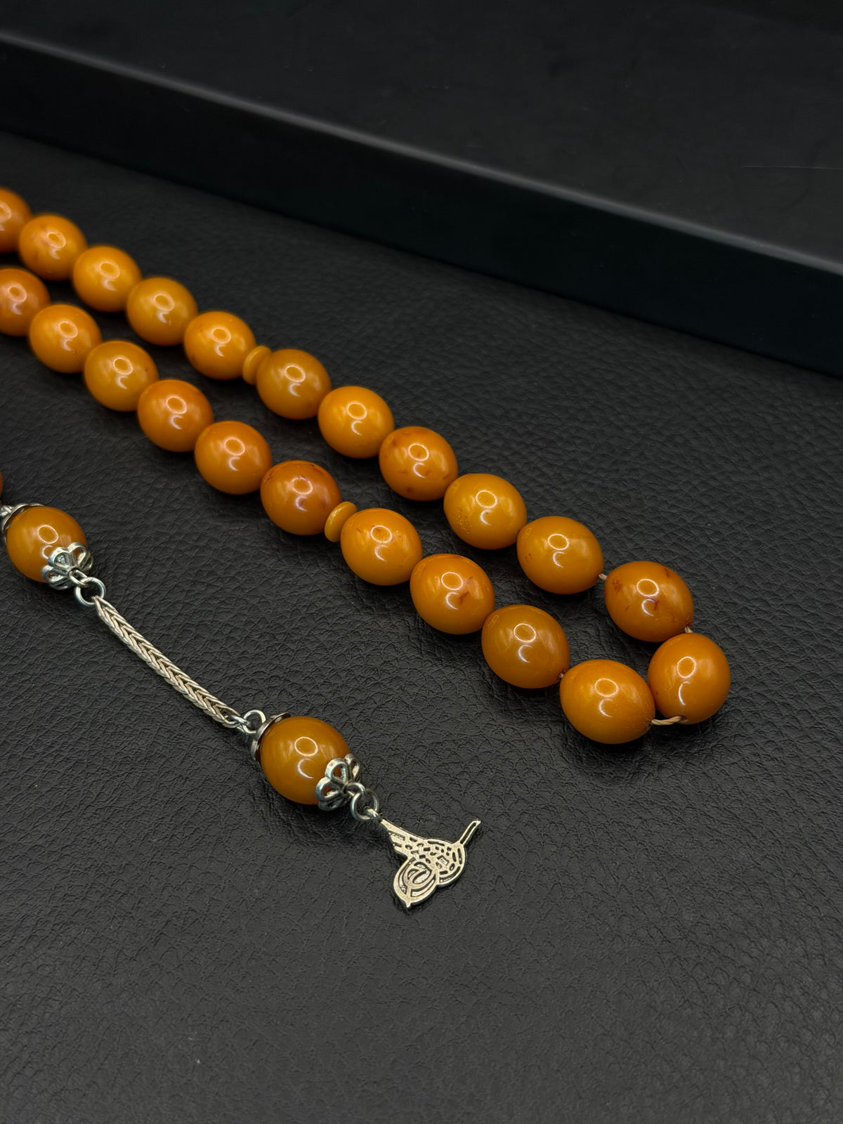 Yellow Compressed Amber – Alloy Tassel – Barley Cut – Medium Size