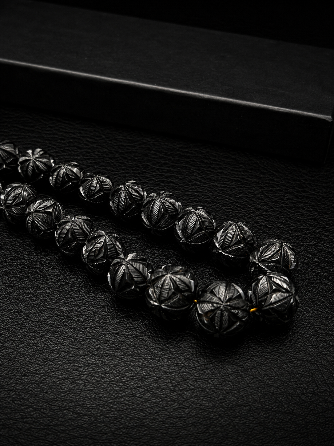 English Blackstone Jet Black Full Nakkaş Tesbih – Custom Alloy İmame & Tassel