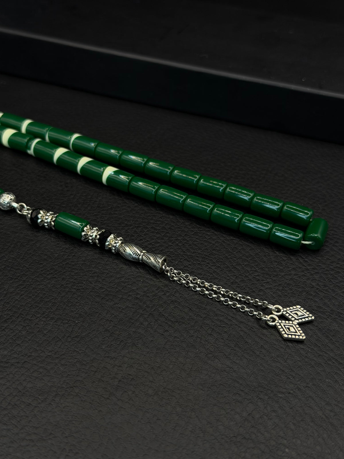 Green Billiard Ball Tesbih – Capsule Cut – Alloy Tassel