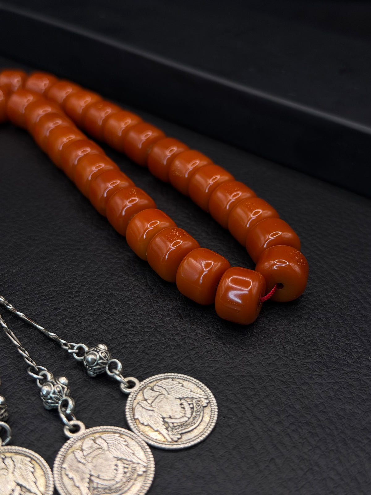 Old Ottoman Style Compressed Amber – Alloy Tassel – Barrel Cut