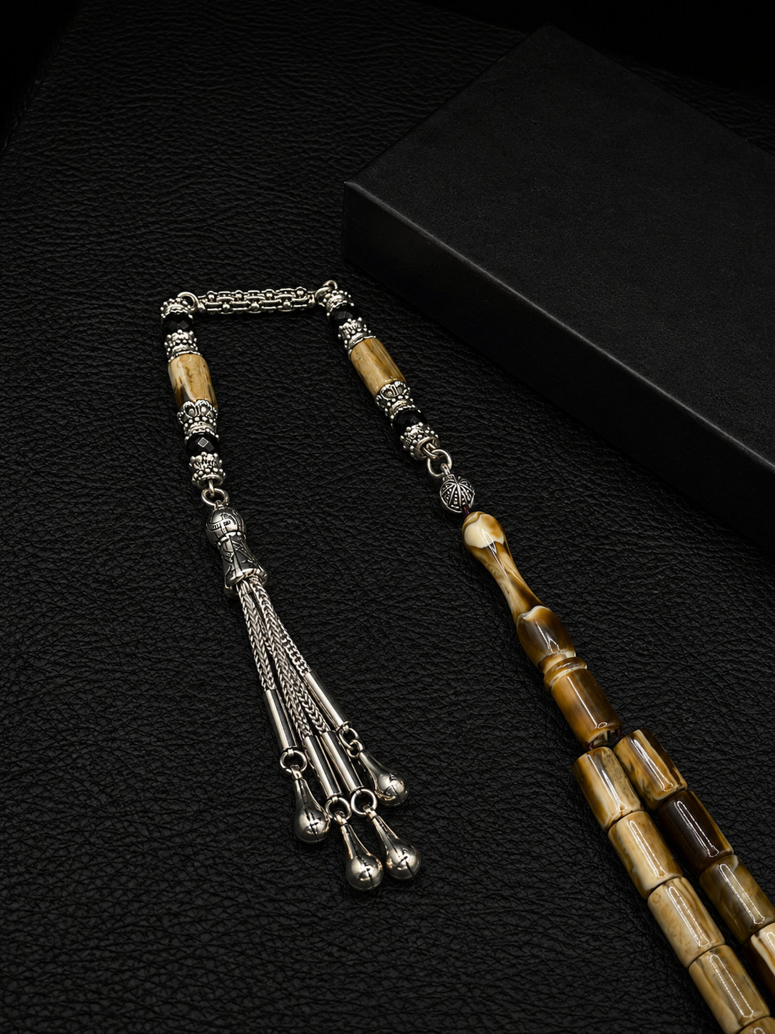 Black & White Katalin Tesbih – Capsule Cut – Alloy Tassel